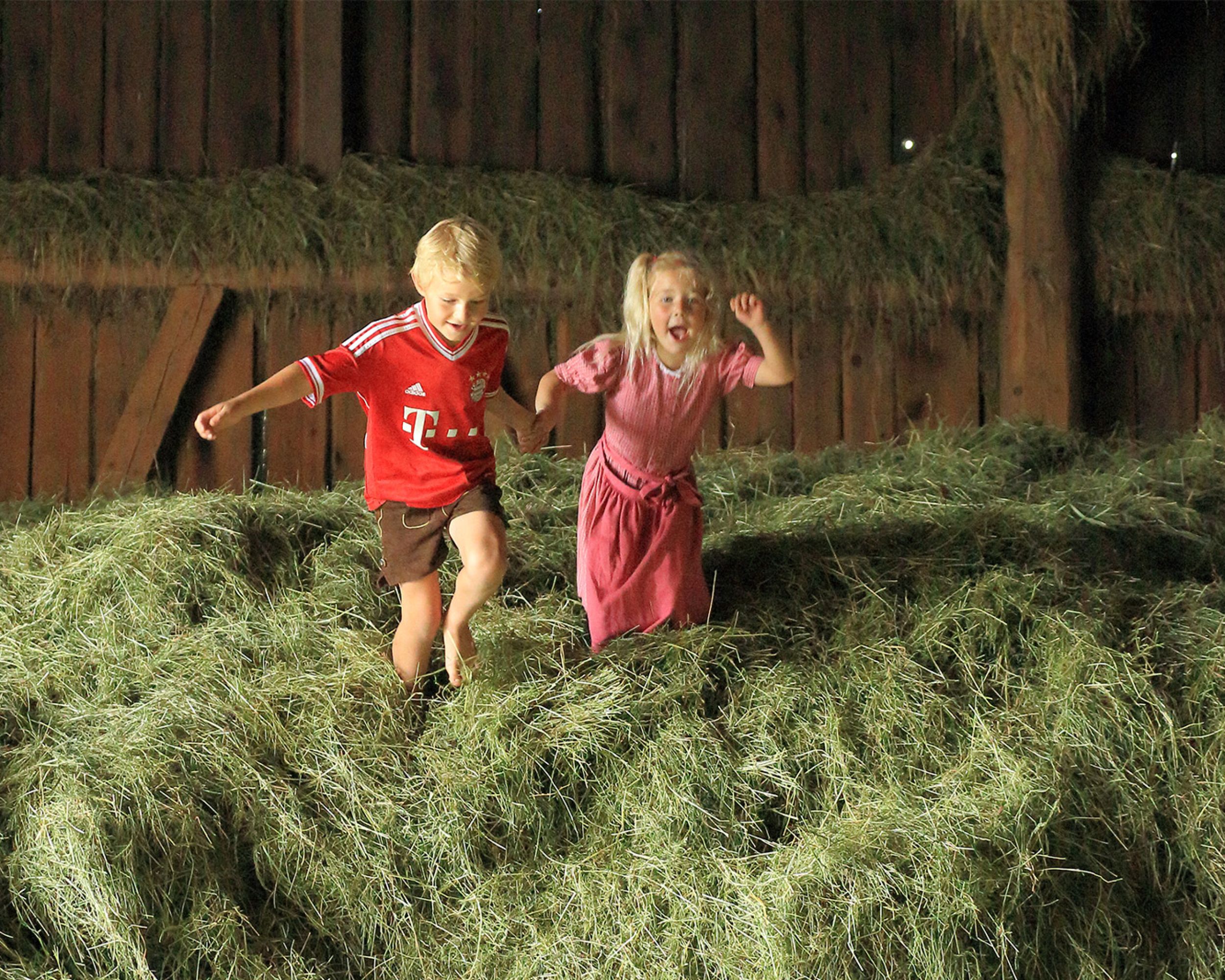 Kinder im Heu, Ferienhof Bommer